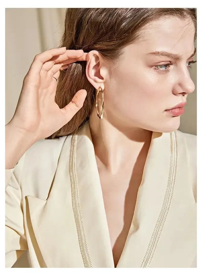 Hoop örhängen oregelbunden stor för kvinnor 2024 Trendiga Twisted Design Eartrop Jewelry Gift Teen Girls Birthday Christmas