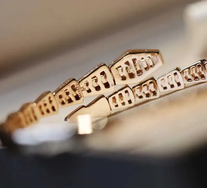2024 Bracelet de serpent de style Diamonds de qualité de luxe avec bijoux de créateurs ouverts en diamant bijoux bijoux pour lady célèbre fête de mariage Have Box PS4898 Q8