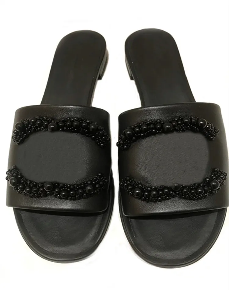파리 패션 럭셔리 디자이너 여성 슬리퍼 2C 진주 평면 바닥 브랜드 샌들 여름 클래식 브랜드 슬라이드 비치 2024 야외 여성 채널 신발 디자이너 신발 c