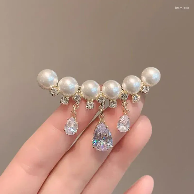 Broschen weibliche Mode weiße Perle für Frauen Luxus -Strass -Legierungs -Broschen BROOCH SICHERHEITEN PINS