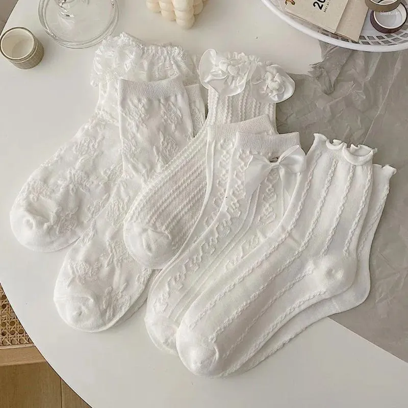 Chaussettes de femmes kawaii jk fleur pour filles Stripe Style Harajuku Style Blanc en dentelle blanche Hosiery Lolita Ruffle Cotton