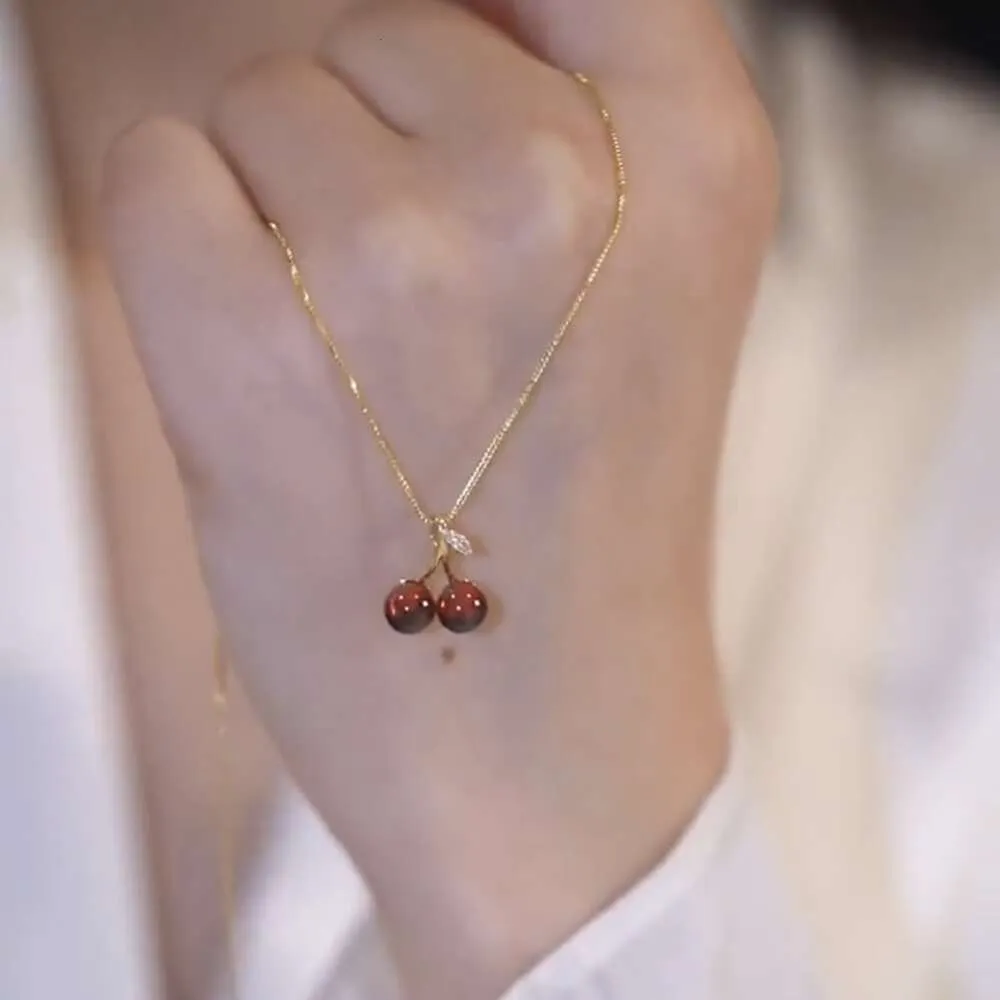 Tiktok der gleiche Stil Luxus kleiner Zahl hochwertig vielseitige rote Kirsch Halskette Damen Einfacher Net -Halskette Knochen