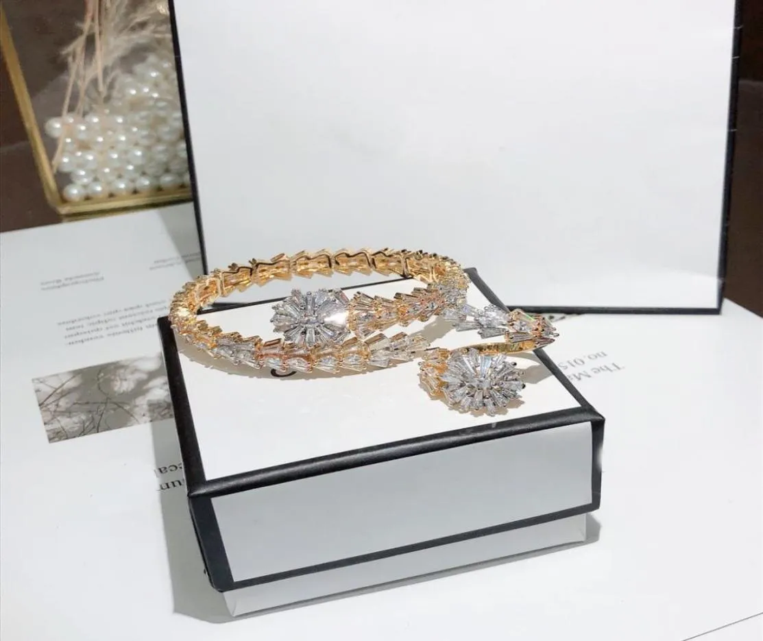 Ensembles de bijoux de marque de mode à vente chaude diamant carré de cuivre en laiton comme un engagement de mariage en or 18k Bracelets ouverts Anneaux (1sets) 5810999