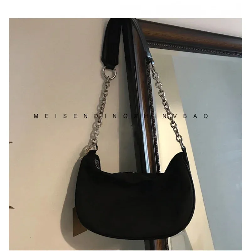 Summer Bag 2023 Spring e minimalista Normcore Retro Style Crescent Moon Catena versatile Ascura Baguette Baguette B 240429