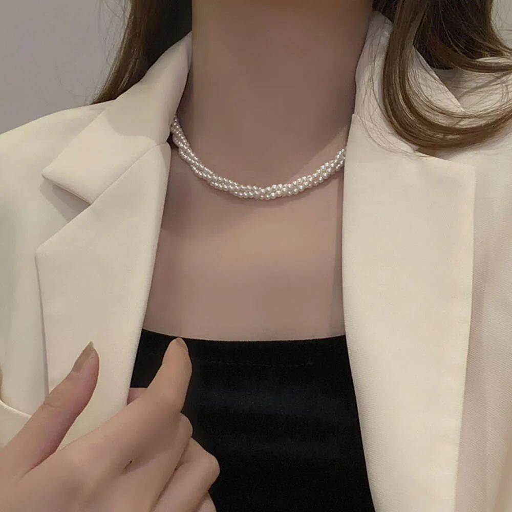 Collier enveloppé de perles multiprices luxe et niche chaîne de clarbone haut de gamme