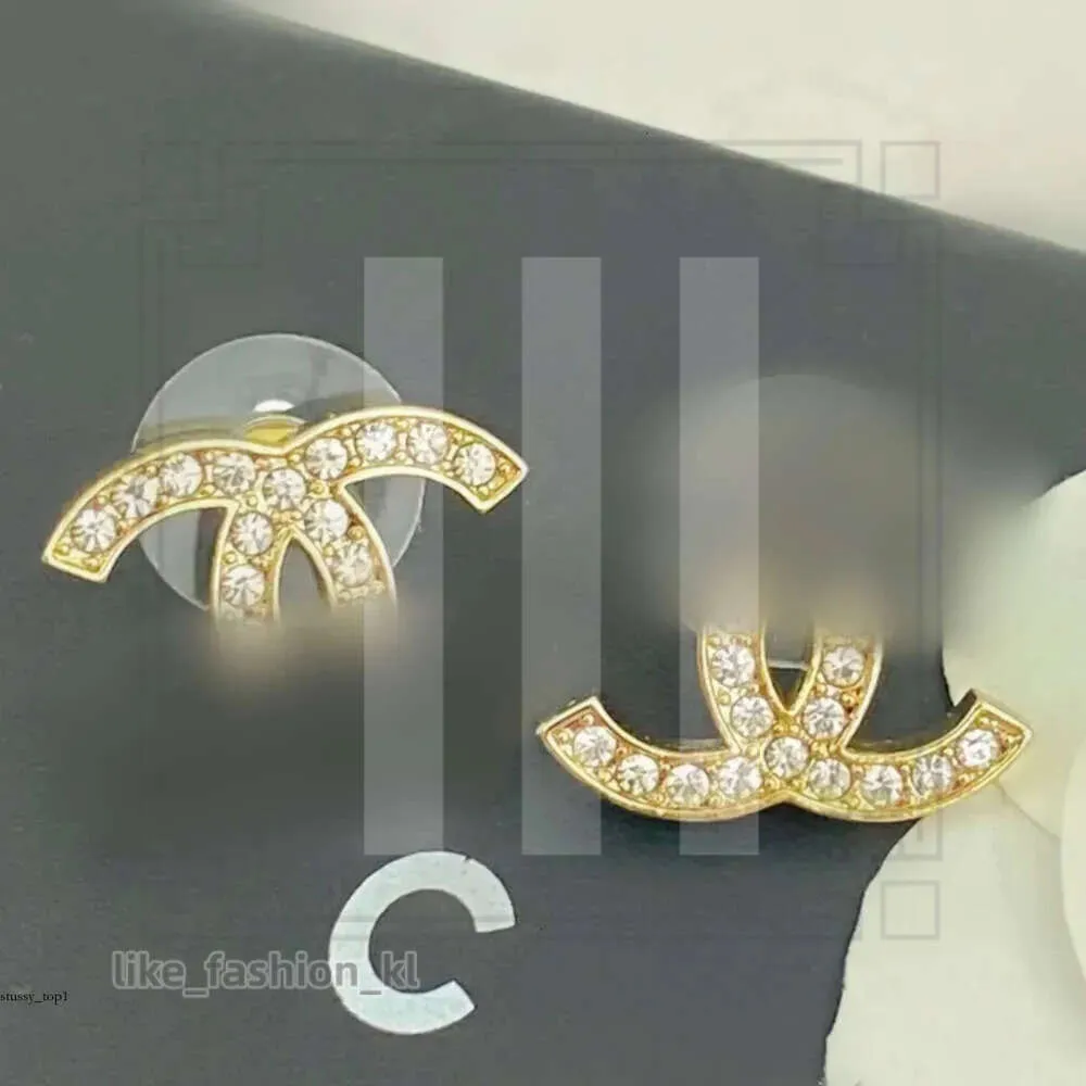 Chanells Earring Silver Earrings 스터드 패션 스터드 귀걸이 여성 고급 디자이너 귀여운 다중 색상 보석 여성 18K 다이아몬드 웨딩 선물 24SS 264