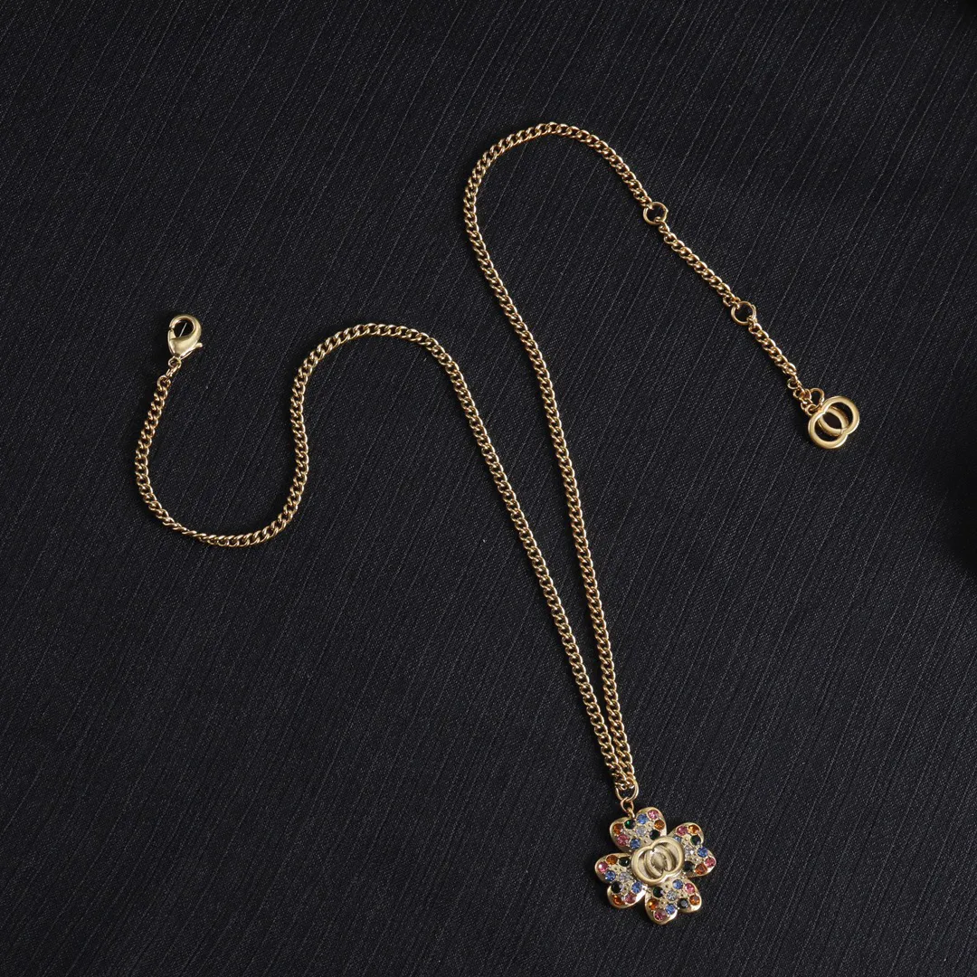 Colar de colar de grife de jóias de jóias colar para mulheres colorido colorido colar de flores de diamante clássico e retrô de jóias de jóias de folhas de grama de quatro folhas