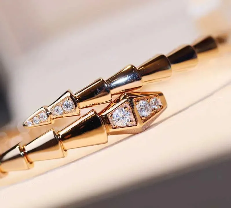 2024 Bracelet de serpent de style Diamonds de qualité de luxe avec bijoux de créateurs ouverts en diamant bijoux bijoux pour lady célèbre fête de mariage Have Box PS4898 Q6