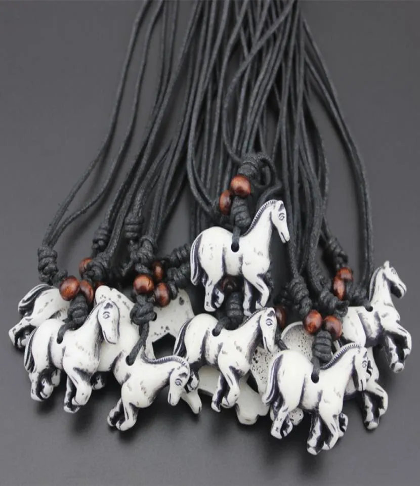 Modeschmuck Whole 12pcslot Stamm Stamme Imitation Knochen geschnitztes Tierkreis weißer Pferd Anhänger Halskette Amulette Drop Mn5592236