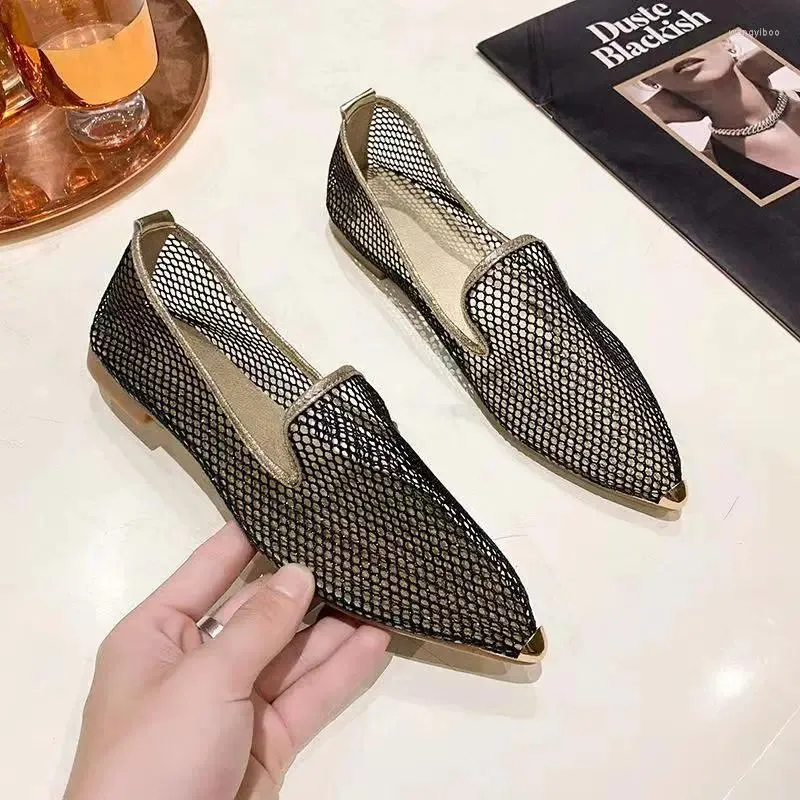 Casual schoenen Woman's Summer Mesh Hollow Out Soft Bottom Non Slip Ademend modieuze Cover Foot Flat Sole Pointed Shoe