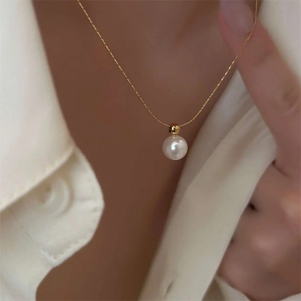 Collier de perles simples pour les femmes Luxury Luxury et Tempérament de niche chaîne de clavicule polyvalente 2023 Nouveaux accessoires Couper haut de gamme