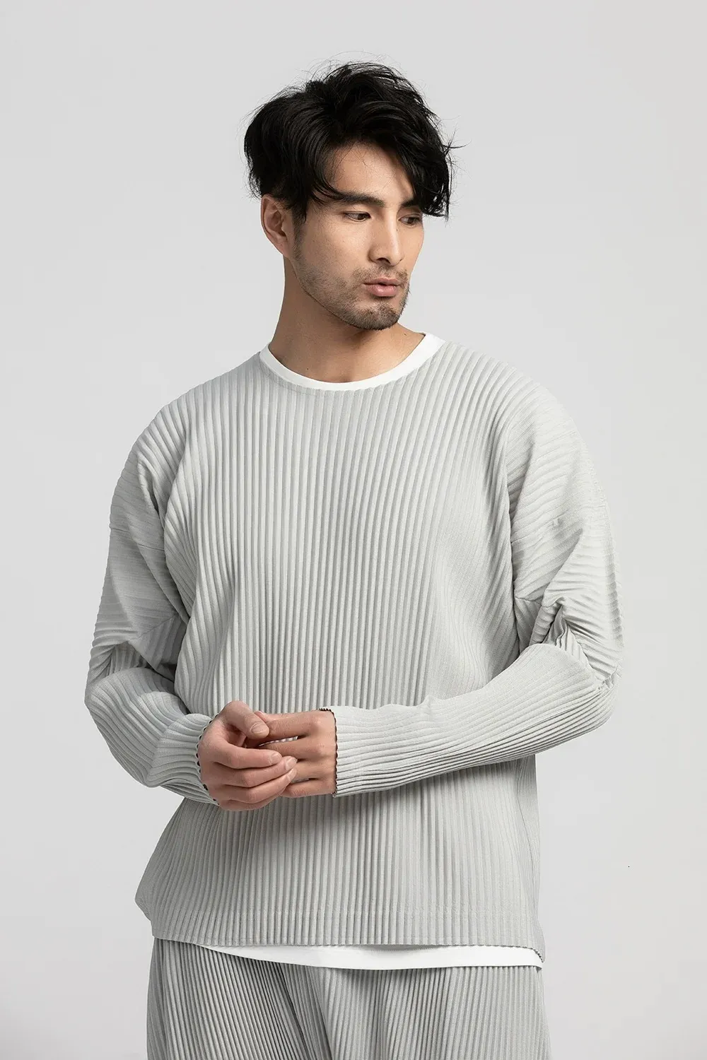 Miyake geplooid op volle mouw ronde kraag t-shirt voor mannen mode Japanse streetwear lange mouw gewoon t-shirt casual top 240429