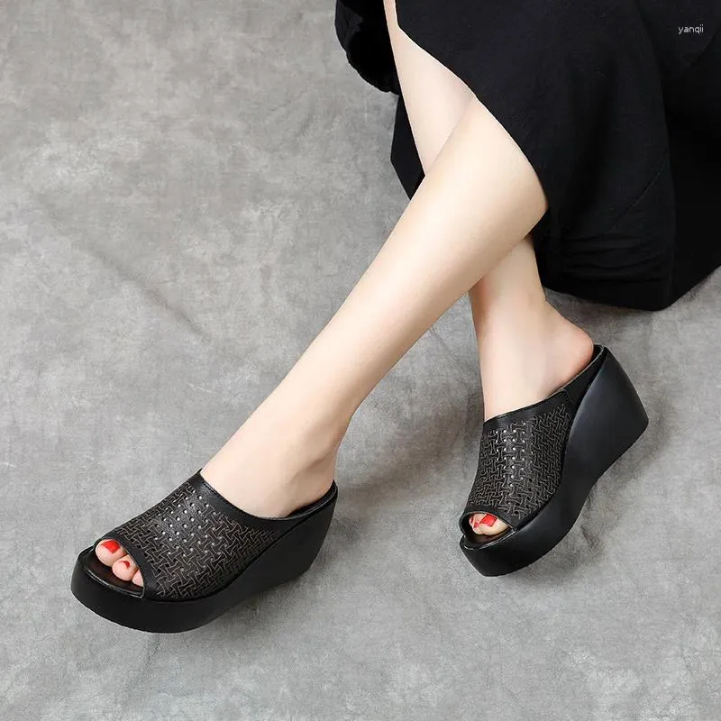 Slyckor äkta läder sommarkvinnor Öppna tå flip flops sandaler kilar svarta vita bilder