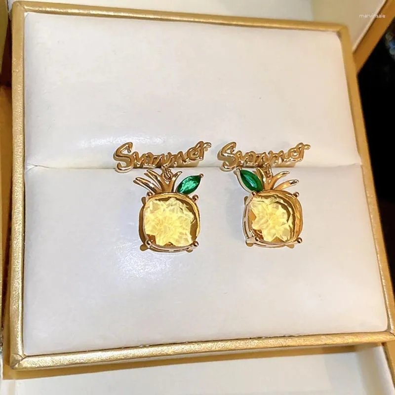 Pendientes de sementales 2024 Geometría de diseño Letra de forma de piña de cristal amarillo para mujeres joyas de moda