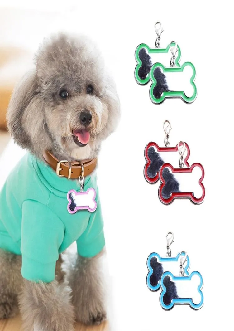Dog -ID -tag schattige botvormige doe -het -zelf hangers Antilost huisdieren identificatiekaart gegraveerde kragen Alloy Clasp Keychain Pet Leveringen YFA3482802