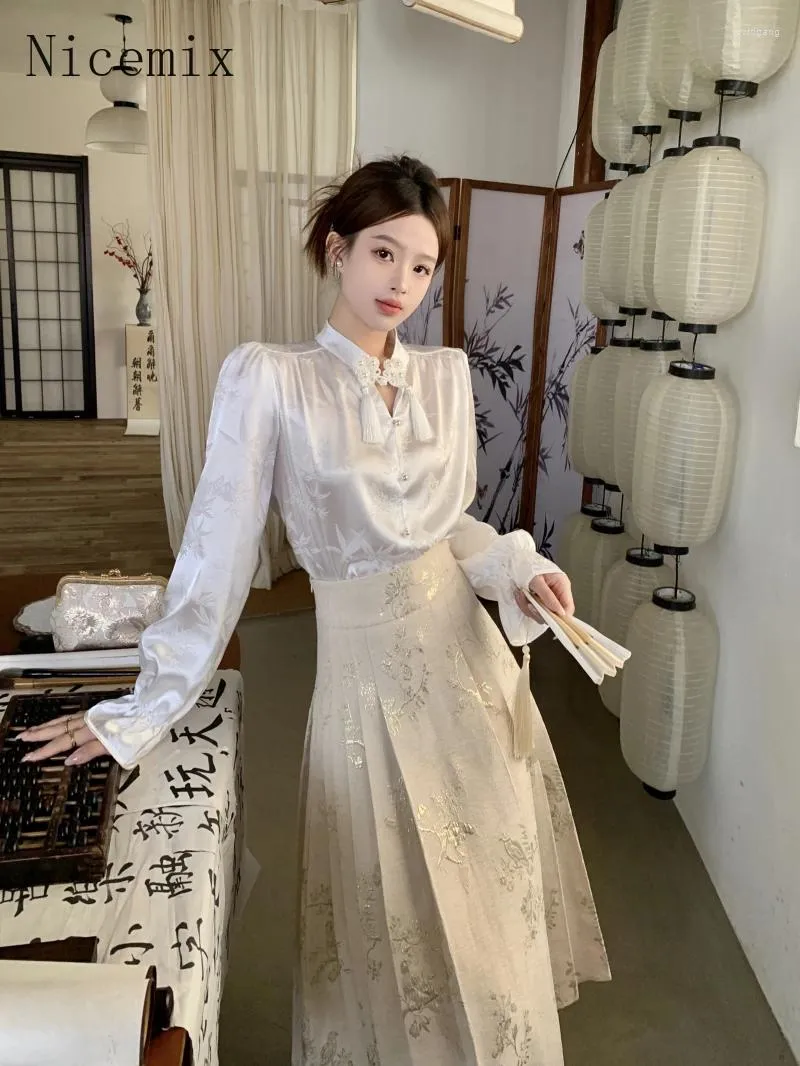 Robes de travail de style chinois industrie lourde Jacquard Gold Silk Horse Face Jirts Suit élégants Shirts blancs minces