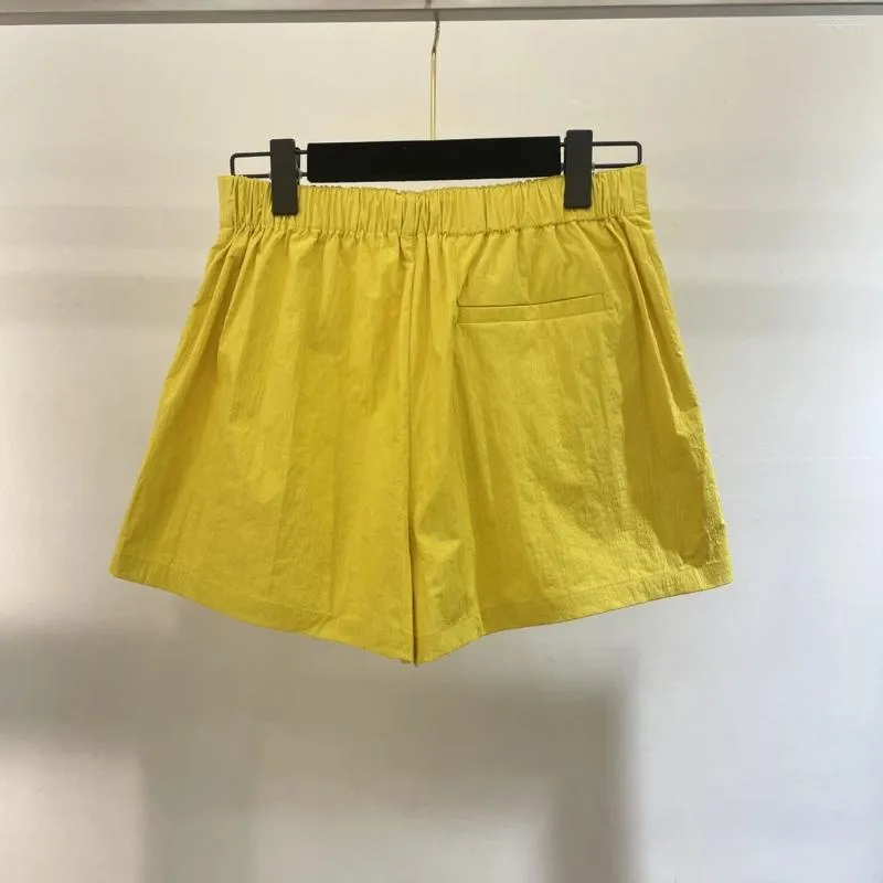 Shorts femininos 2024 Letra de verão decoração A-line com alta aparência de moda de cintura versátil e aparência esbelta