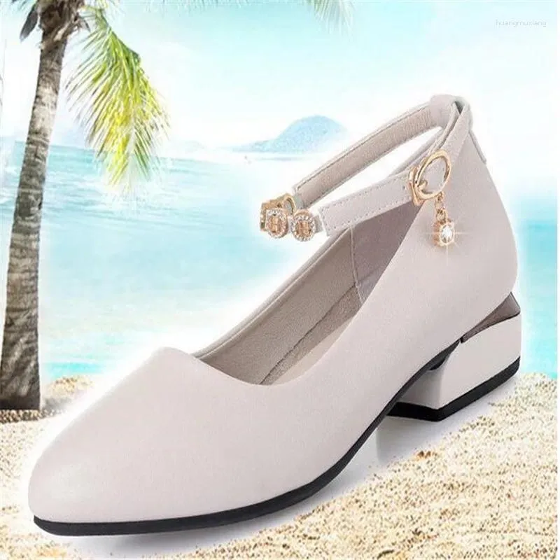 Casual schoenen 2024 Luxe strass Pearl -ketting 5 cm dikke hakken pompen dames string kraal puntige teen bling kristallen