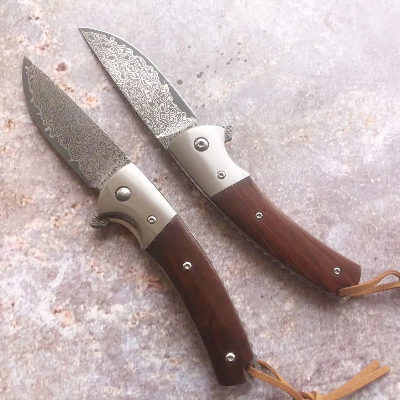 Qualitätsklappmesser Kugellager Messer Damaskus Klinge mit Rosenholzgriff Camping Jagd Fischerei Überleben im Freien Taschen -Taschen -Werkzeug