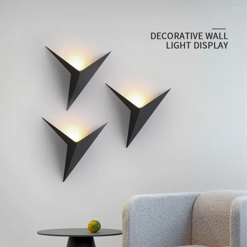 Lampe murale 1pc Lights de forme triangulaire minimaliste moderne 3W AC85-265V ÉCLAINEMENT SIMPLE NORDIC INDOOR LED LAMPS LEVILLE