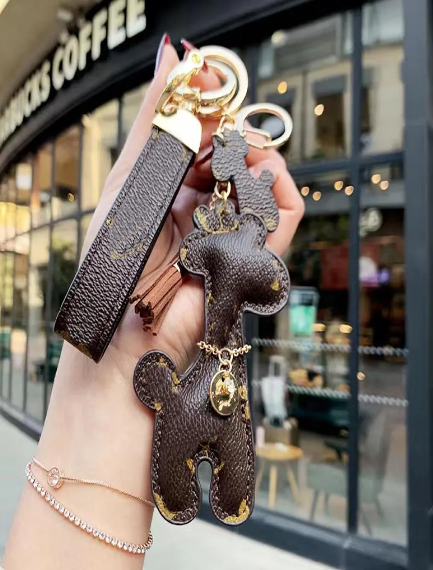 Designer de concepteur de luxe Keychain Deer Flower Car Chain Chain Buckle Lovers Kechechains Handmade Leather Designers Clées Chaines hommes Femmes Bag PE6828109