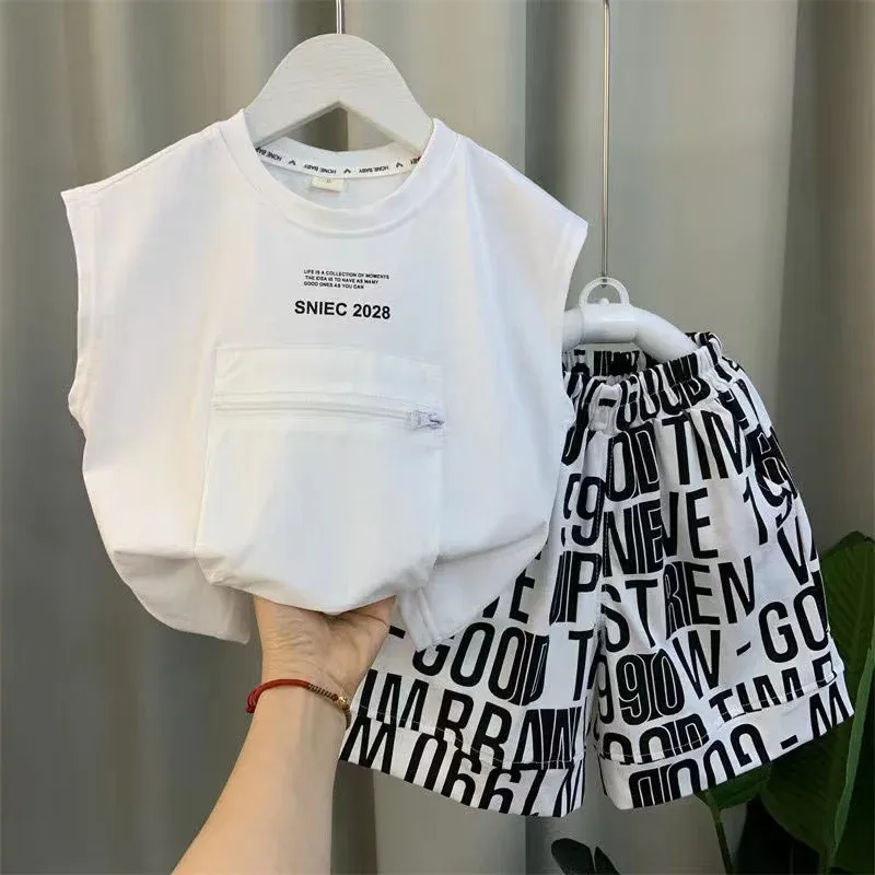T-Shirts Neue Mode ärmellose Reißverschluss-Taschenhemd und Buchstaben voller Druck 2PCS Outfits Sommer Boutique Baby Boys Kleidung Kinder Sportanzug