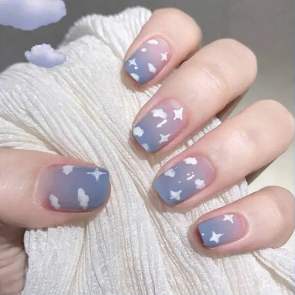 24 -stcsbox Korte vierkante kop dragen valse nagels Art Clouds Stars Patroon nep Volledige hoes Press On Nail Tips Manicure Tools 240423