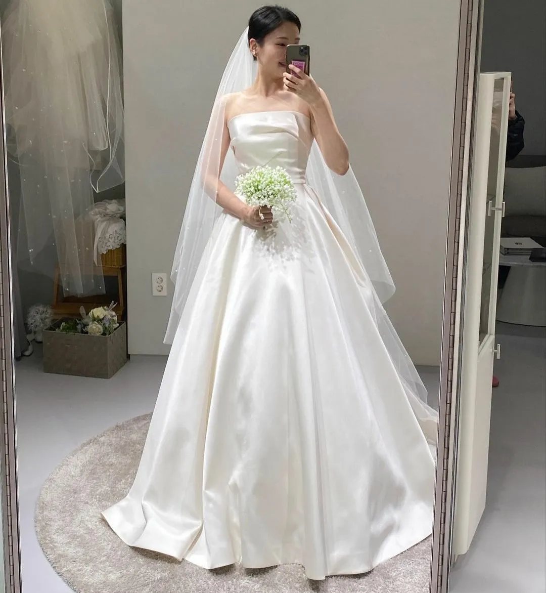 DHgate Elegant Long Strapless Korean Wedding Dress A Line Ivory Satin Sweep Train Lace Up Back Simple Bridal Gown with Pockets for Women Wedding Party Events