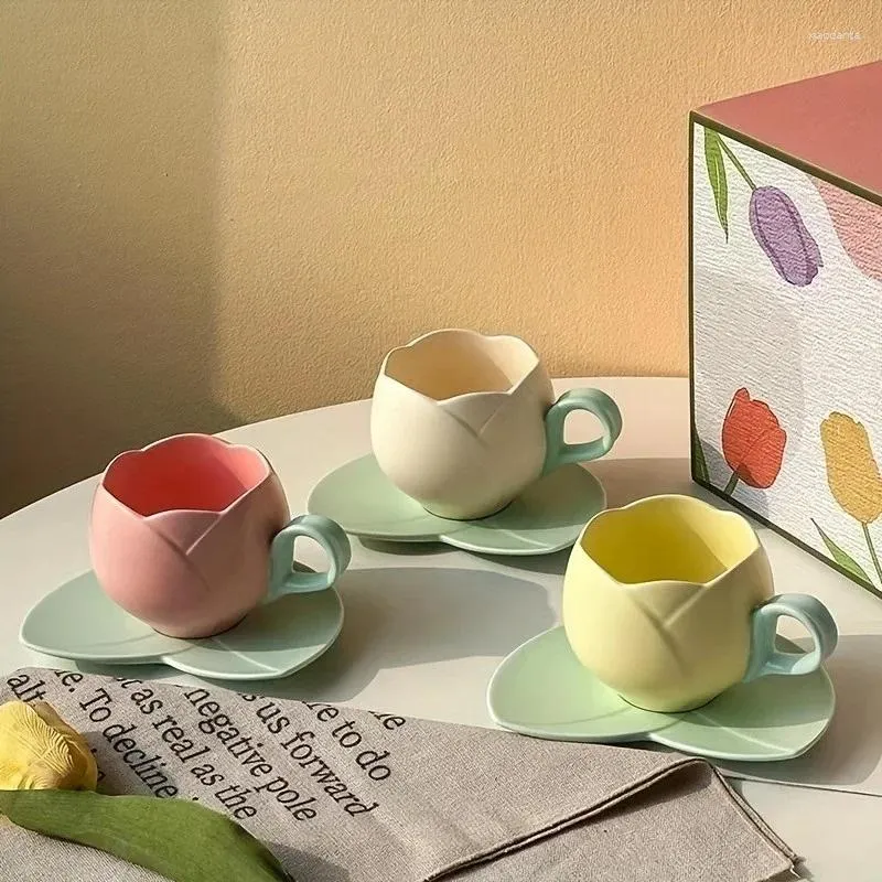 Mokken bloemvormige keramische koffie en bord set creatieve bekers vintage tulpen schotel schattige drink thee mok