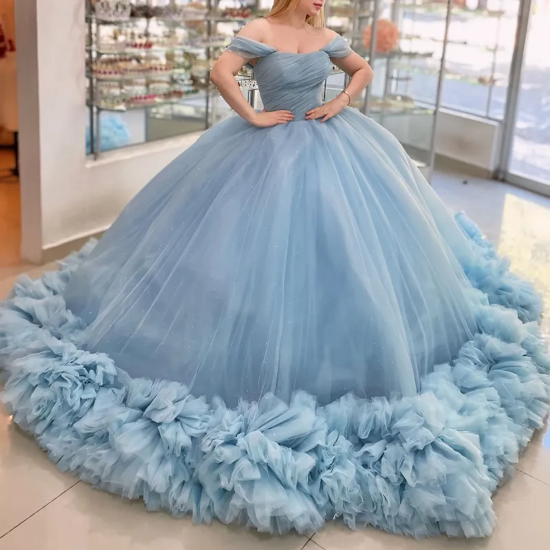 Sky Blue Lśniąca z ramion Quinceanera Dress Ball Sukni