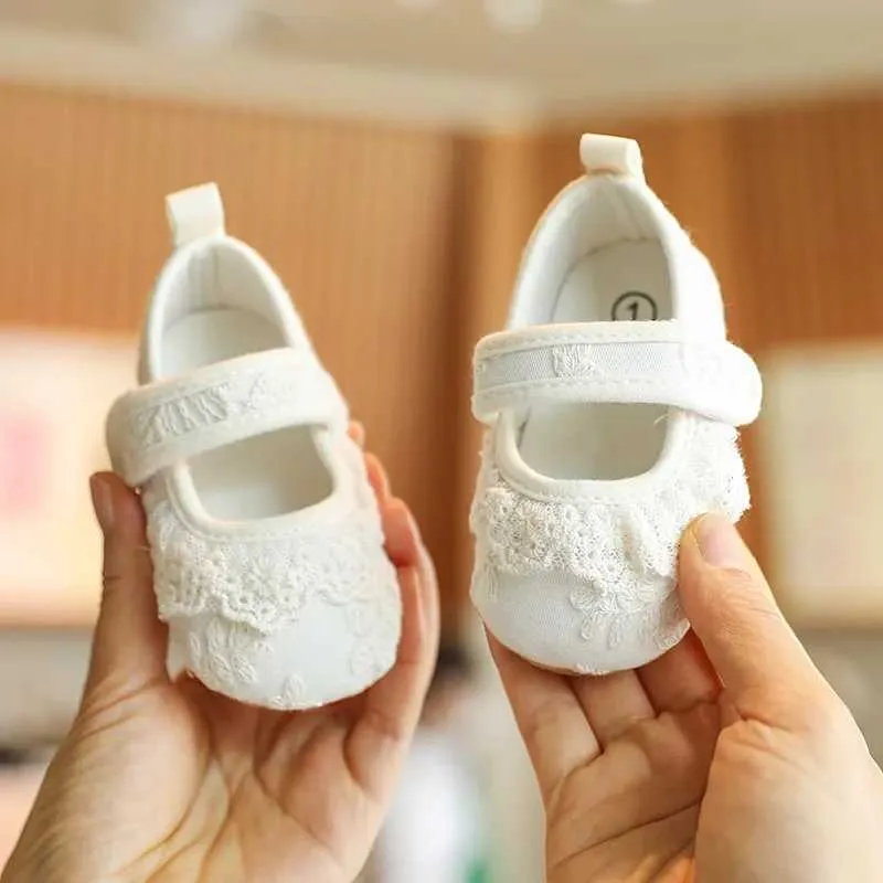 Sneakers Cute White Lace Baby Girl Princess Shoes Moccasins Moccs Bow Fringe Rubber Soled Non-slip Footwear Crib 0-18M H240504