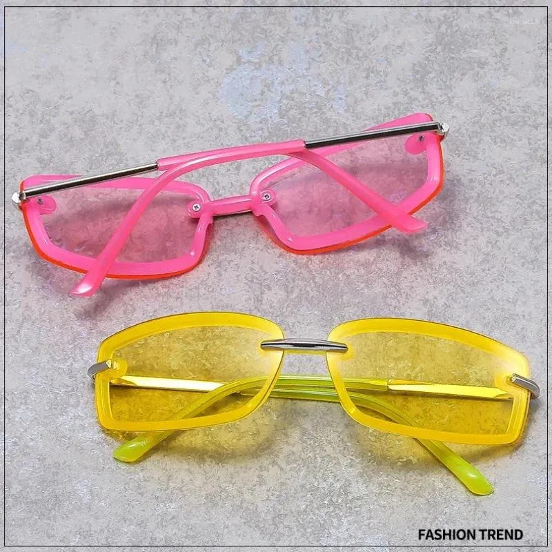 Lunettes de soleil Femmes Fashion Sun Eyeglass Men personnalisés futuristes sans cadre Sunshade Vintage Metal Small Frame Y2K