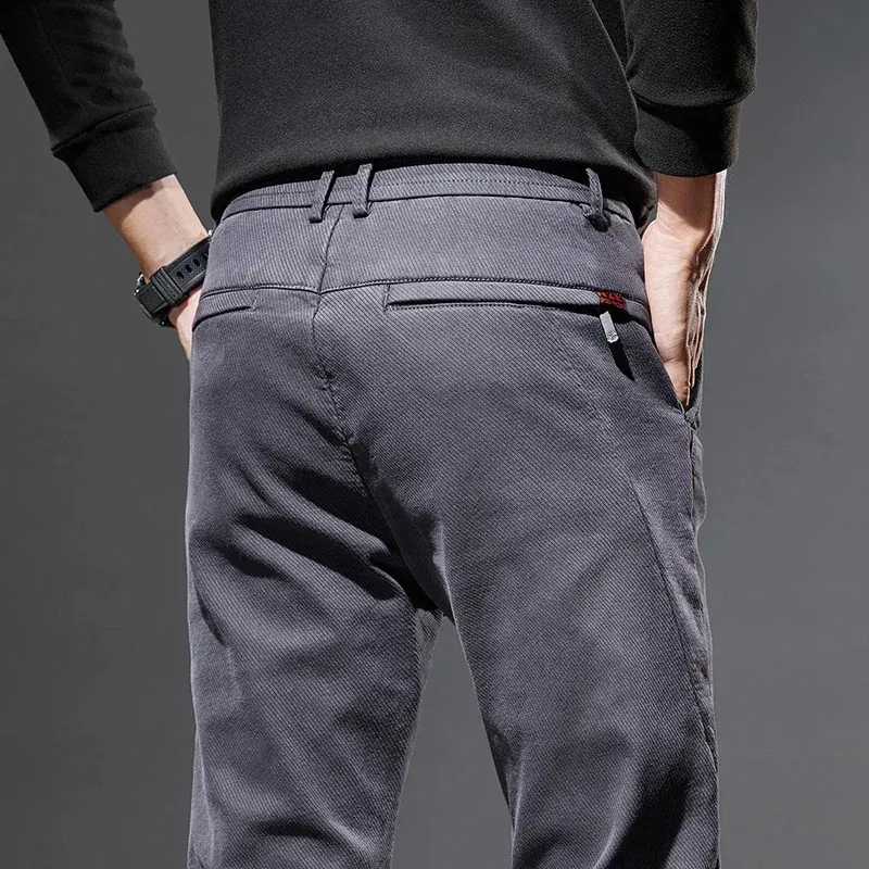 Pantaloni da uomo di primavera autunno uomo Slim Trend Slim Trend Everything Counch Young Osterwear Pantaloni Moletom Masculino 240429