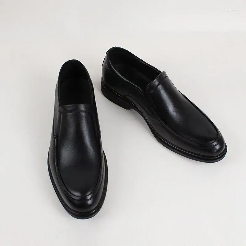 Chaussures habillées Business Cuir Black Couche Cow Hide Slip-on Smooth Couvercle Toe Soft Soft Soled Casual