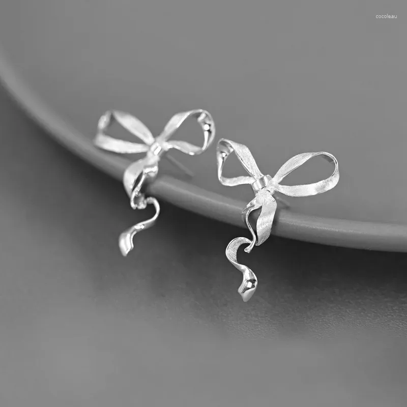 Boucles d'oreilles goujons de conception d'origine Silk-S925 ARGENT STERLING esthétique Romantique petit arc frais