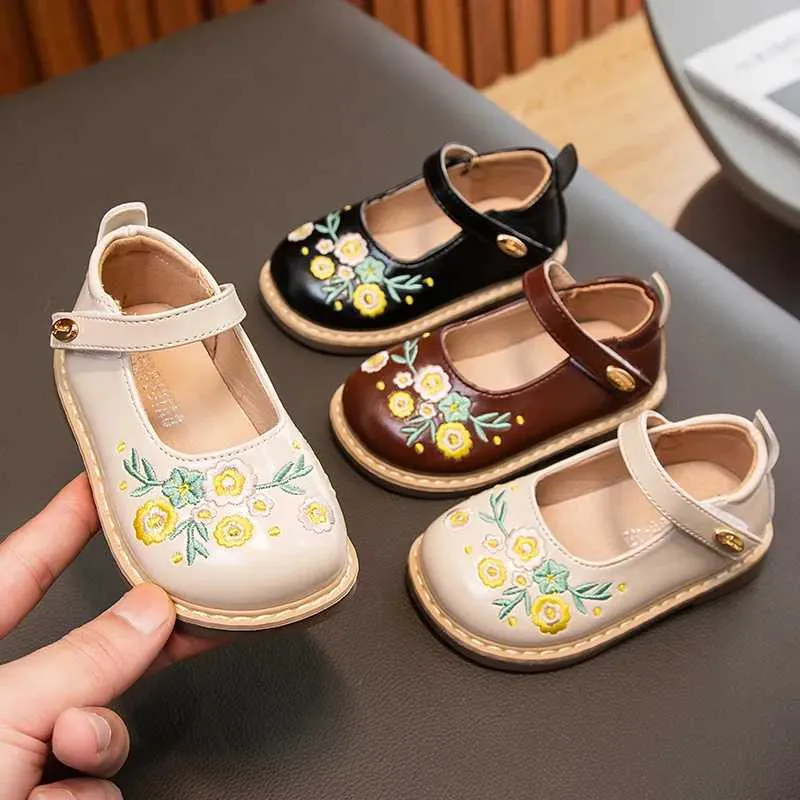 Flat Shoes Girls Princess Leather Shoes 2024 Leer Zoet borduurwerk zachte zool Kinderen Babyjurk Mary Janes Zapatos Nia H240504