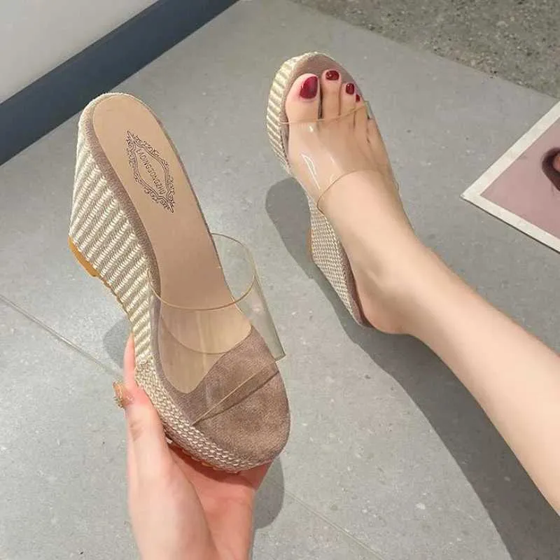 Slipare kvinnor skor höga klackar transparent låg plattform på en kil glider block mjuk casual rom pvc sandaler h240504