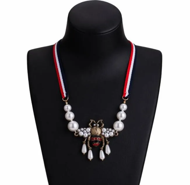 Целая богемная мода Crystal Pearl Bee Bee Подвесное ожерелье полосатое ленточное свитер.