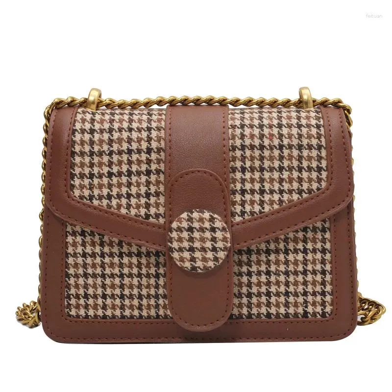 Schoudertassen 2024 Kleine vrouwelijke Koreaanse mode Houndstooth Jacquard Magnetic Buckle Chain Belt enkele messenger square tas