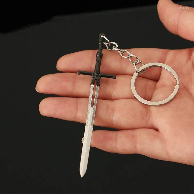 Keychains 9cm Baldurs Gate Eternal Burning Blade Model Pendant Keychain voor Men Boys Mini Metal Key Ring Fans Autobag Decoratie sieraden