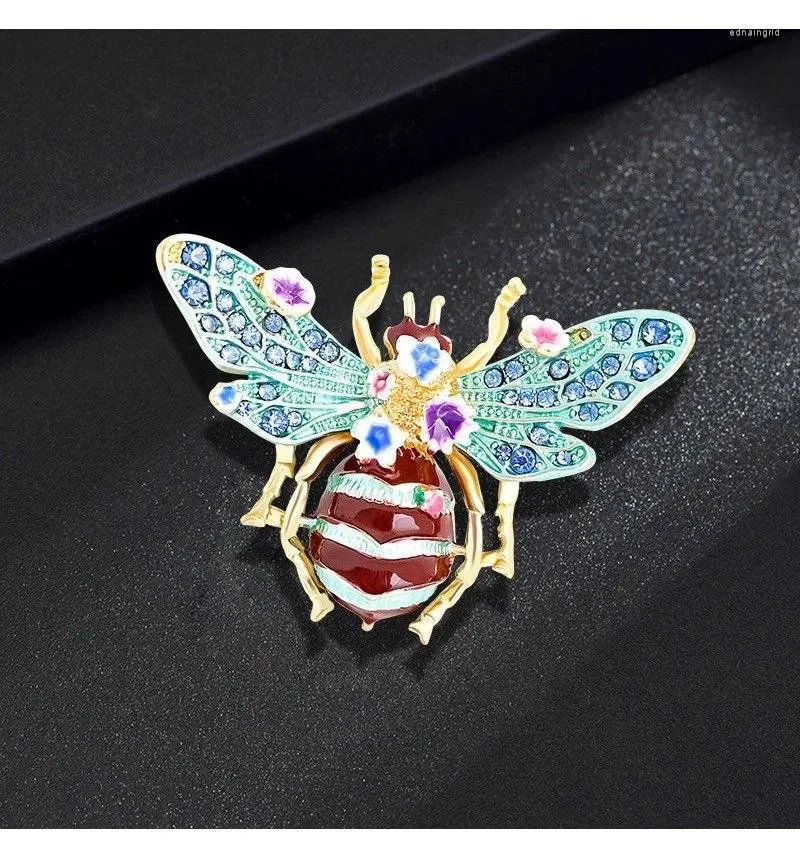 Broches bijoux vintage haut de gamme femelle broche abeille rétro écharpe accessoires en gros