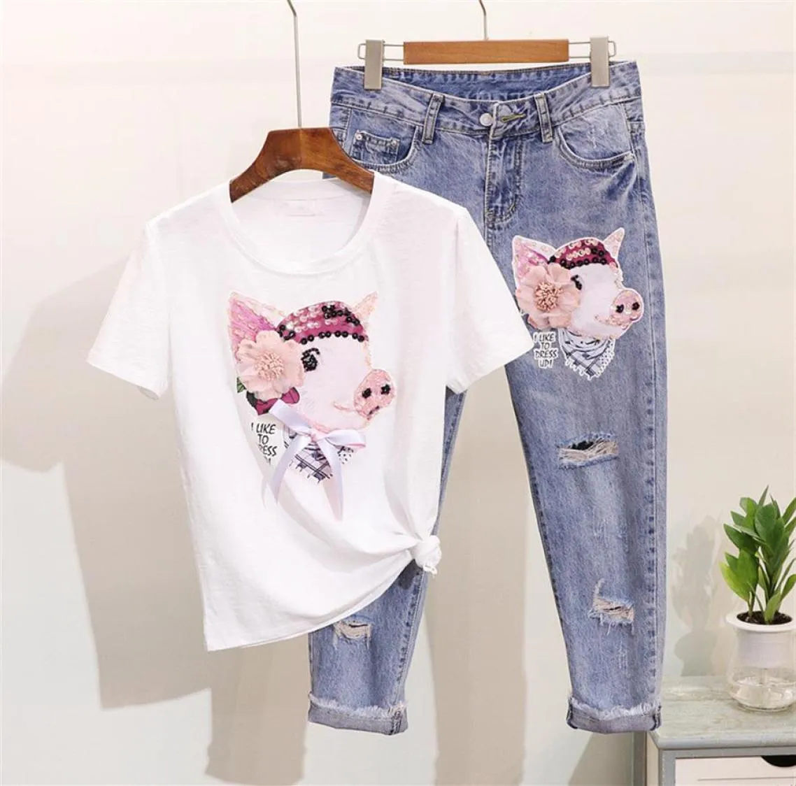 2019 Summer Femmes Per perle dessin animé Pig T-shirts Jeans Suits décontractés à manches courtes pantalons Tshirt Calflagth Hole Denim Pants Set22747591434