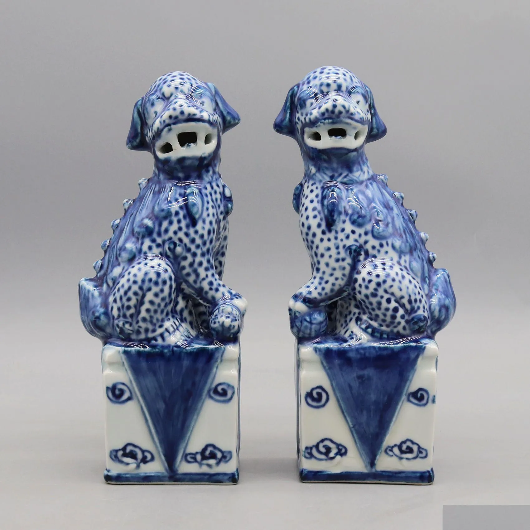 Decoratieve objecten Figurines Blue en Wit Keramische Foo Dogs Fu Boeddha Collectible Guardian Lions Scpture Home Decoration Drop Deliver Otufi