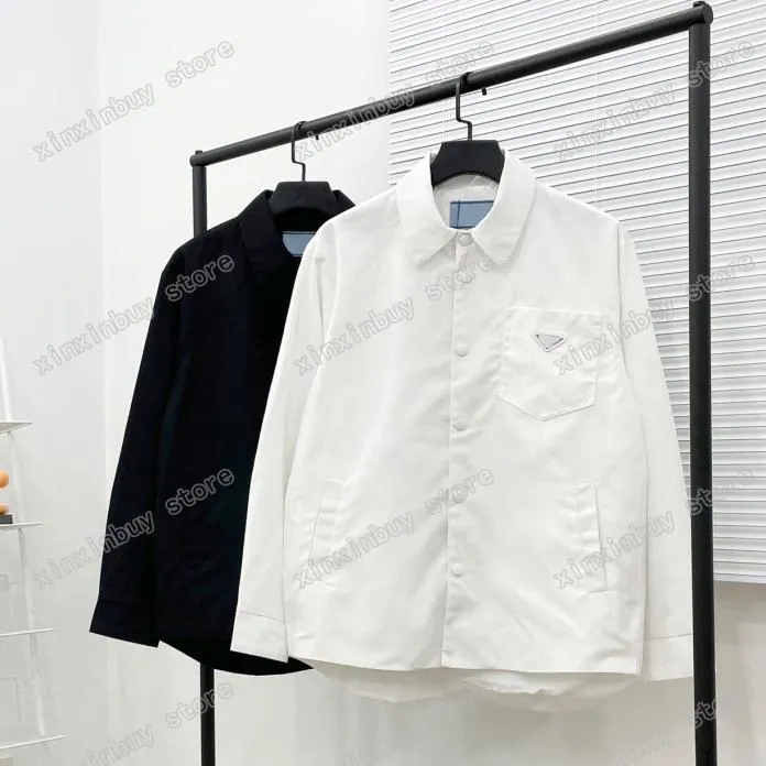 22SS Vestes de vêtements de sport d'automne mince en cuir en nylon Triangle en métal labels vêtements streetwear couches masculin vêtements noir blanc mxl4941193