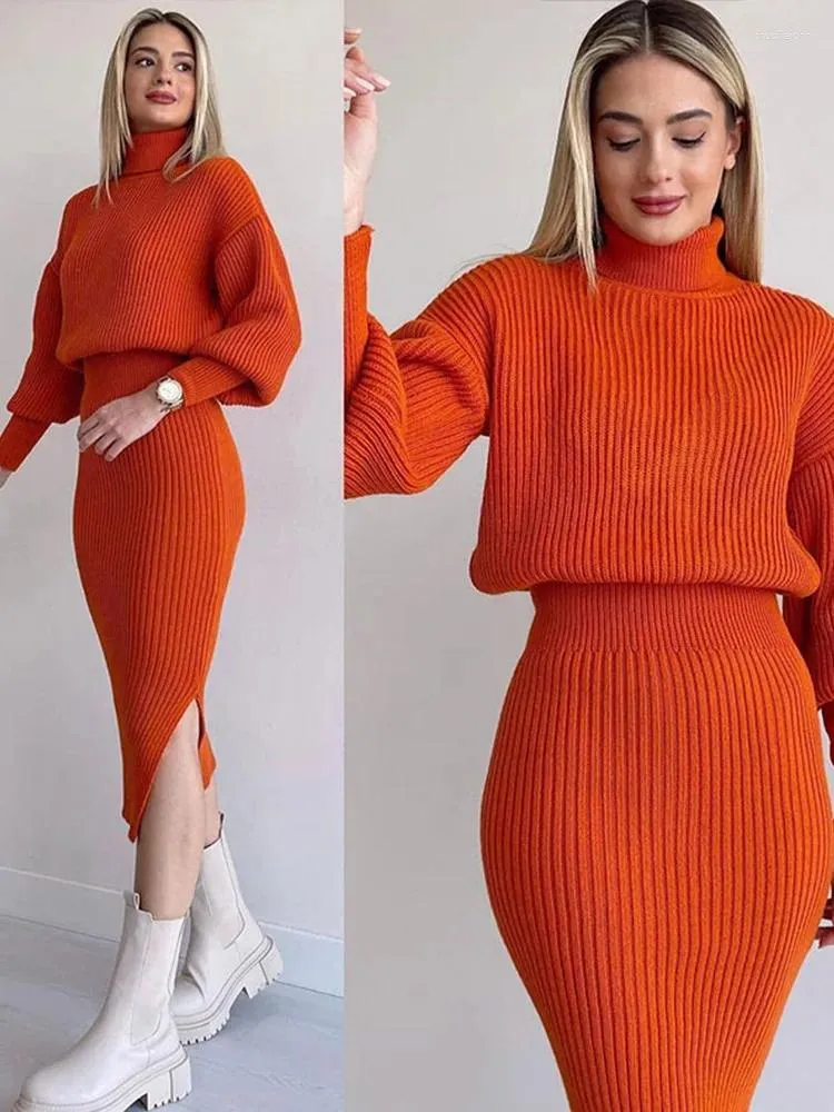 Werkjurken 2024 -stijl solide elegante gebreide jurk 2 stuks set met lange mouwen bijgesneden trui en spleetpakken dame sexy zachte pullover