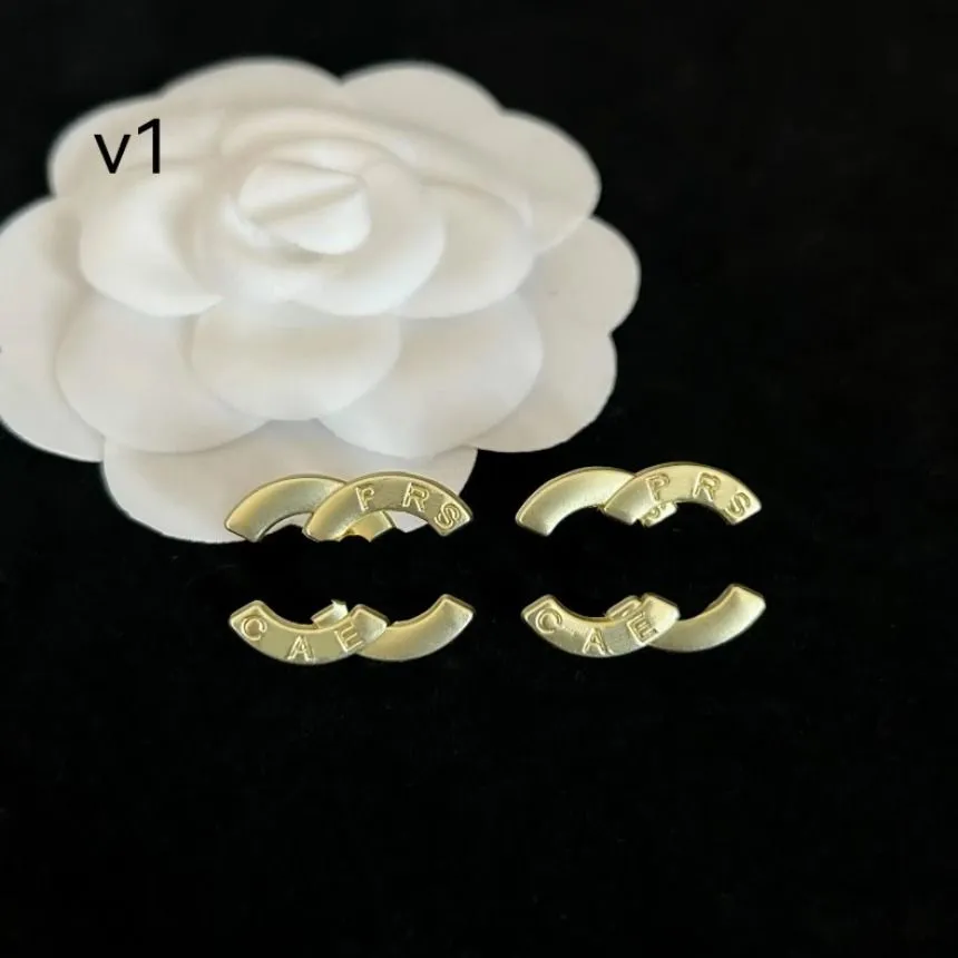 Marca di lusso Crystal Heart Dangle Earring 925 Orecchini Lettere Sliver Designer gioielli 18K Gold Love Gifts Orecchini con logo corretto Stullo da donna affascinante