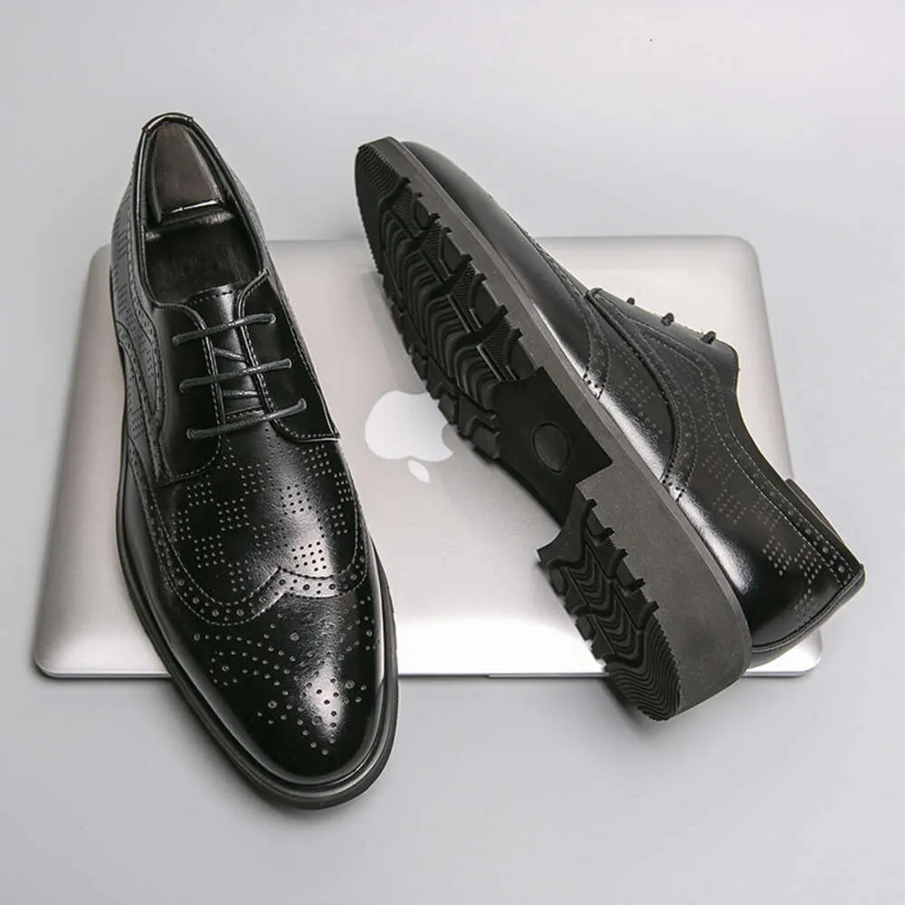 Business Fashion Oxford Dress Black Wedding Prom Men 2024 Nieuwe klassieke Boos Office Leather Shoes