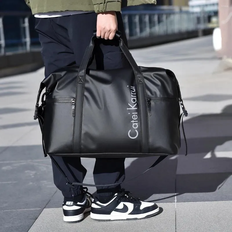 Duffel Bags Bag versátil de viagem com compartimento espaçoso e bolso molhado perfeito para a escapadela de fim de semana de viagem de negócios masculina