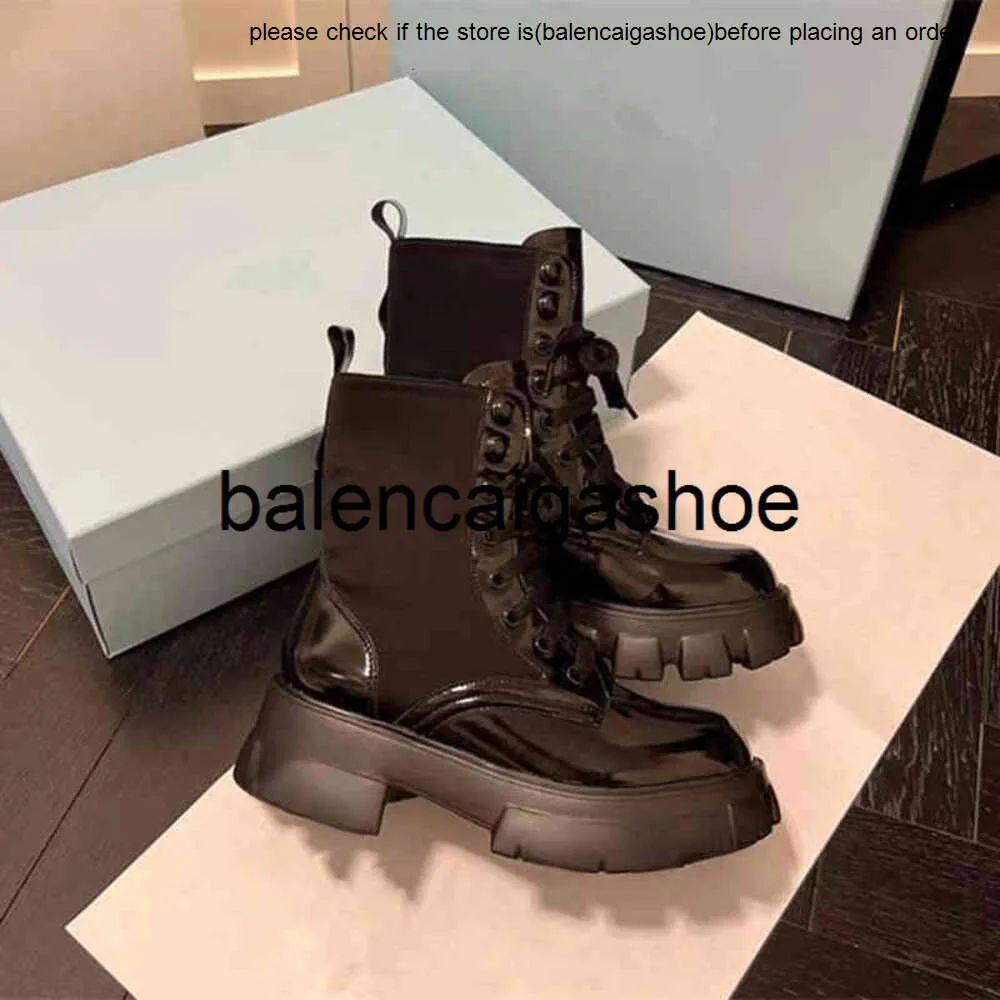Prades Schuhe Stiefel Pradshoes Neue Marke Winter dreieckiges P -Familie helles Leder und recyceltes Nylonmedium