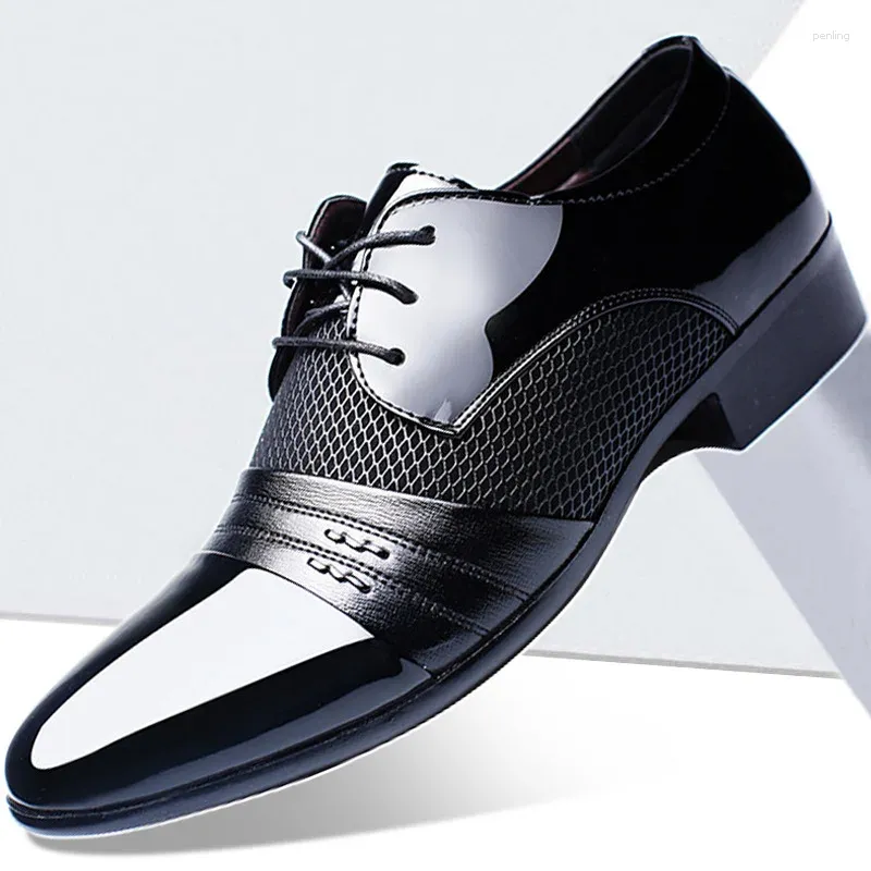 Casual Shoes Fashion British Herren Leder klassische Mann Slipper speicherte Zehen formelle Hochzeit männliche Kleider Schnürung Mokassins